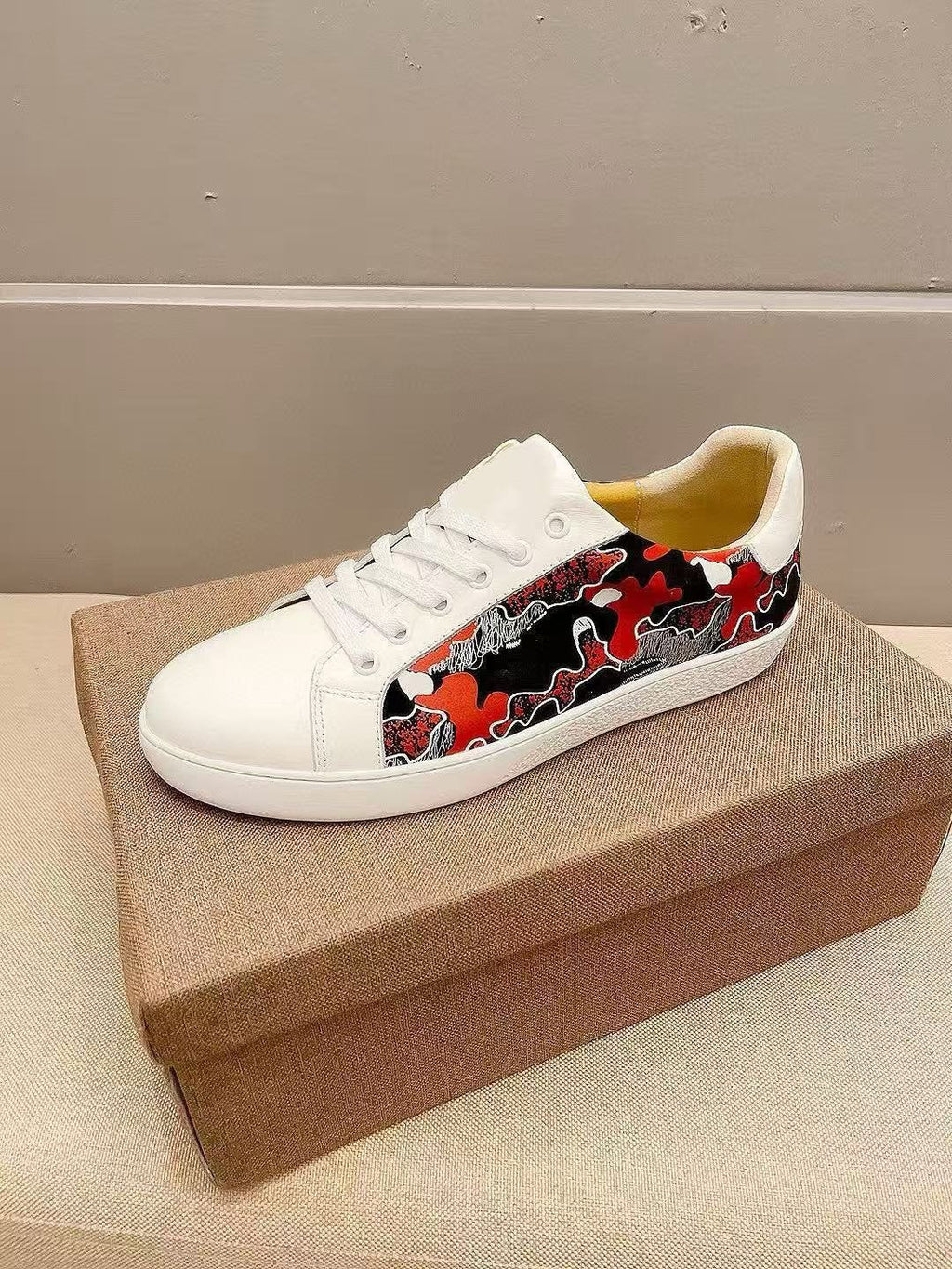 Gucci White Low-Top Sneakers with Black and Red Sides